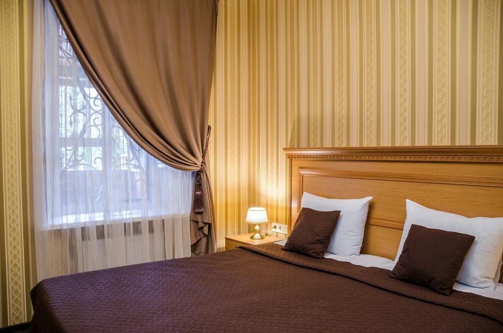Dvoryanskiy Hotel Dnipro Exterior photo