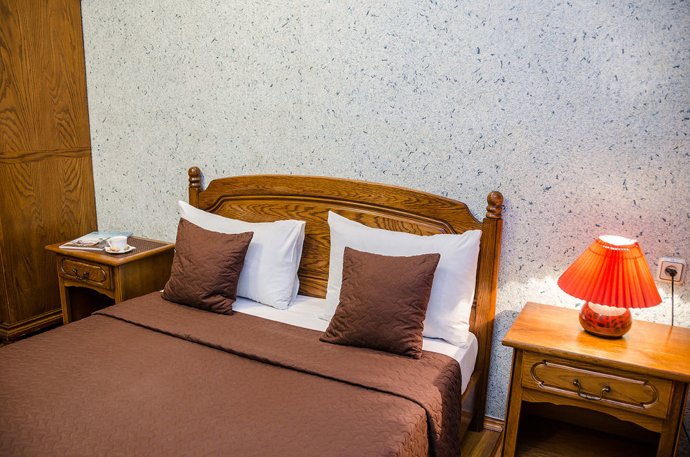 Dvoryanskiy Hotel Dnipro Exterior photo
